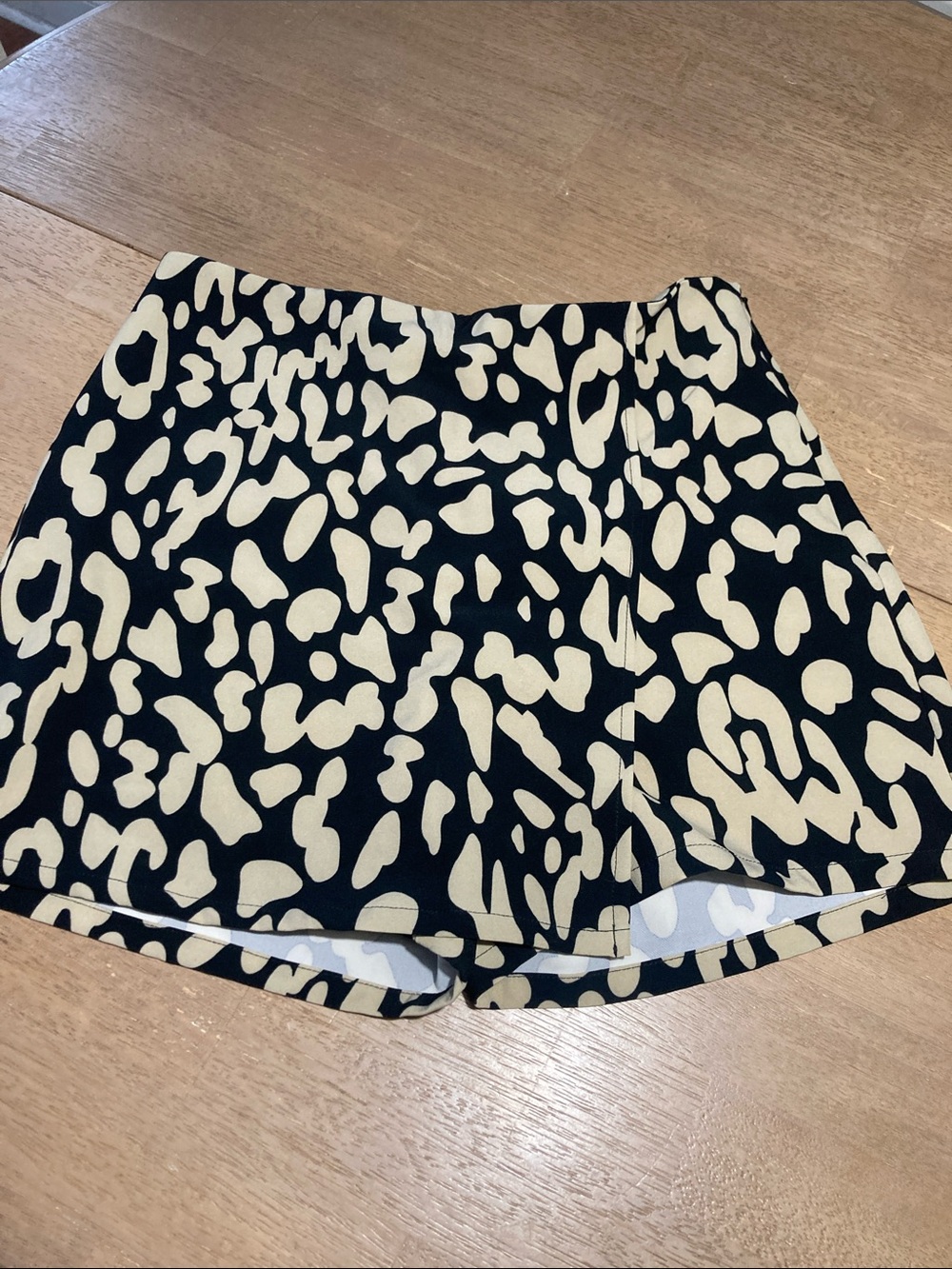 Sincerely Jules Black & Cream Printed Skort
